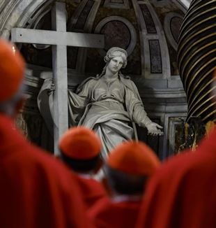 Los cardenales en la misa de los novendiales en memoria del papa Francisco, San Pedro, Roma (© Ansa/Fabio Frustaci)