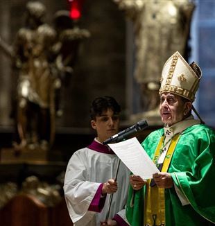 Monseñor Mario Delpini anuncia la clausura de la fase diocesana en la causa de beatificación de don Giussani (©Giovanni Dinatolo)